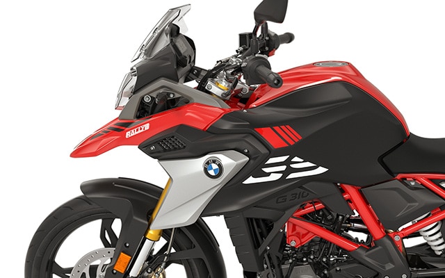 We see the typical GS flyline of the G 310 GS.