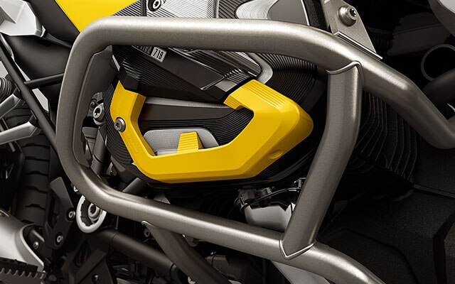 We see the 40 Years GS edition with Option 719 cylinder head covers in black and yellow.