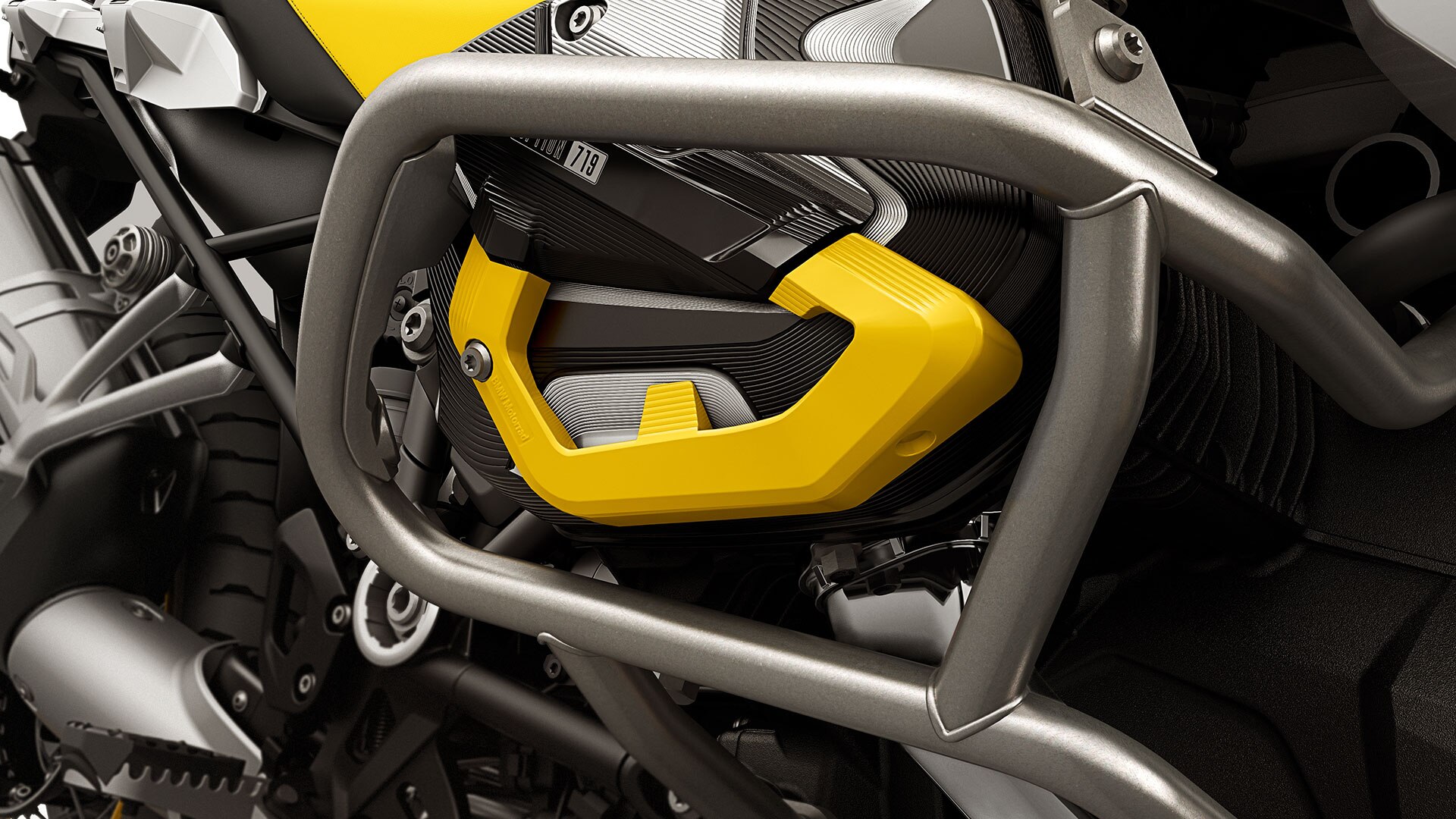 We see the 40 Years GS edition with Option 719 cylinder head covers in black and yellow.