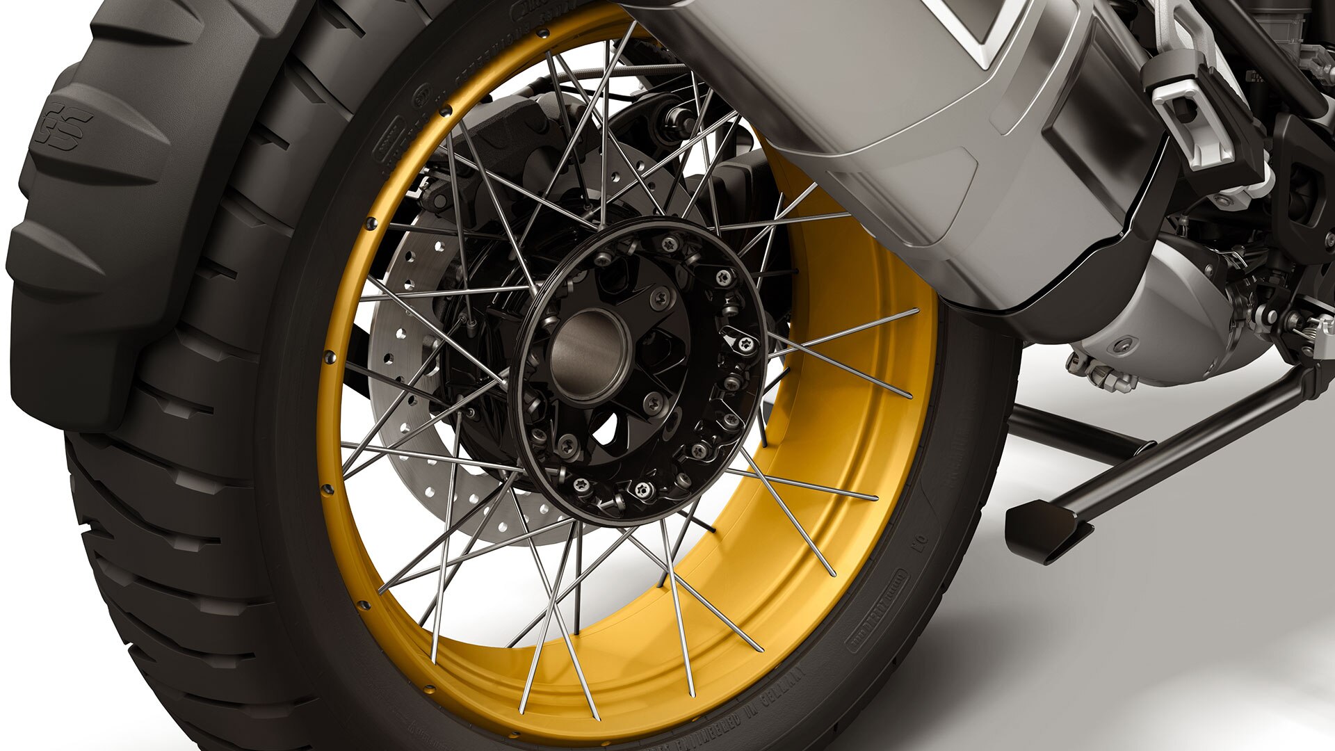 We see the 40 Years GS edition with golden handlebars.