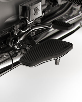 We see the step of the R 18 Classic.
