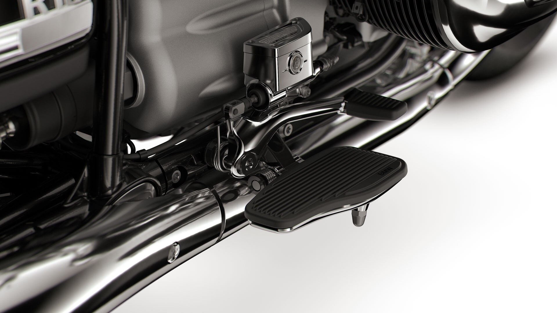 We see the step of the R 18 Classic.