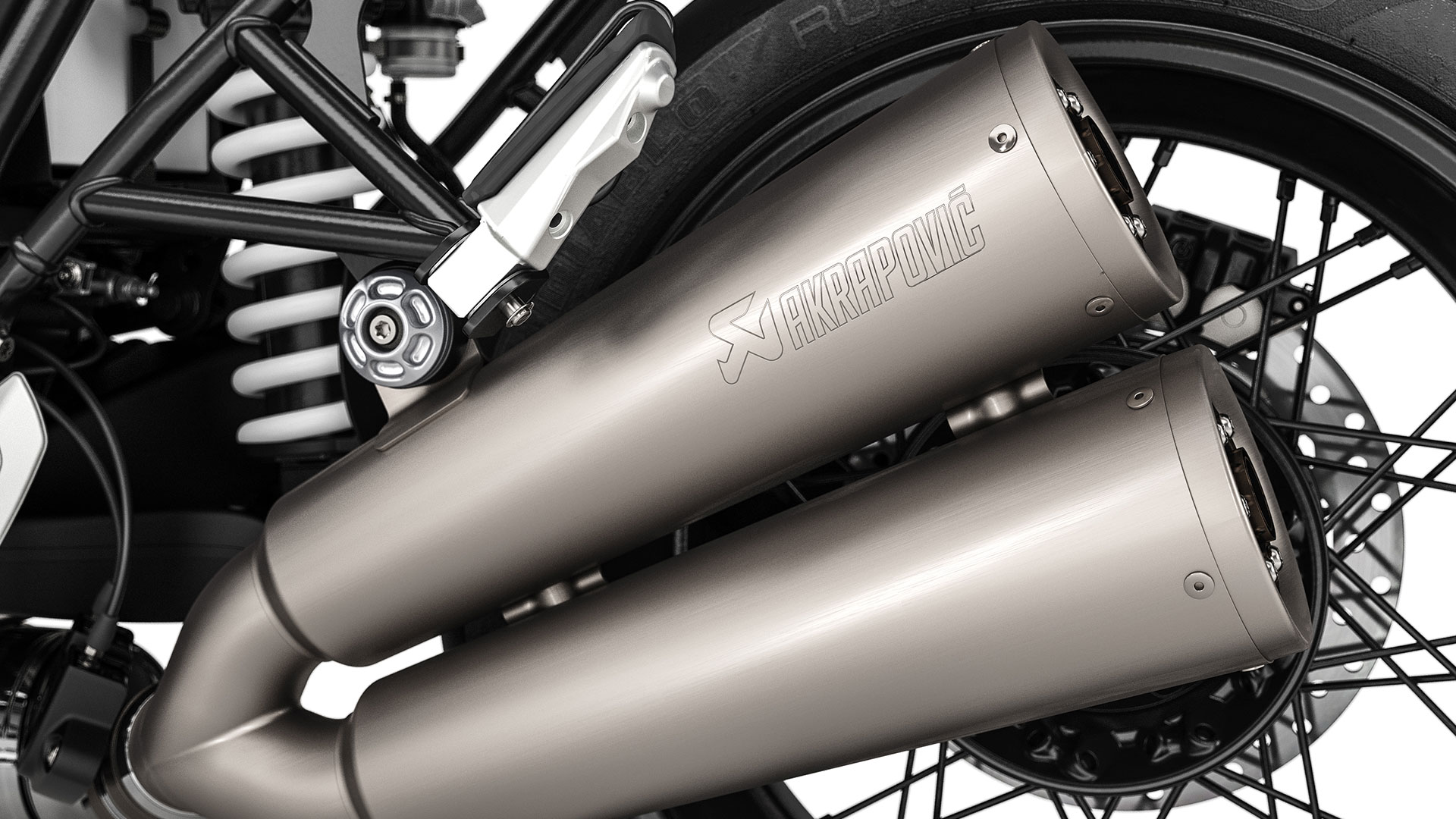 We see the dual-flow exhaust system of the R nineT.