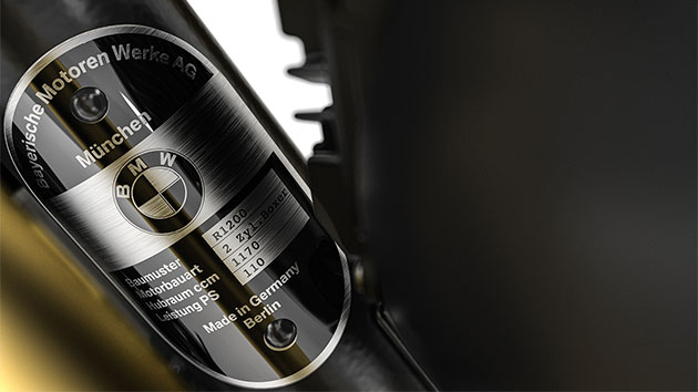 We see the type plate of the R nineT.