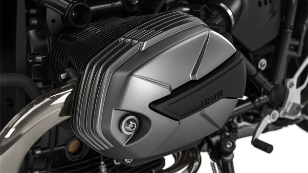 We see the two-cylinder boxer engine of the R nineT.