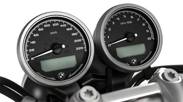 We see the dual round instrument of the R nineT.
