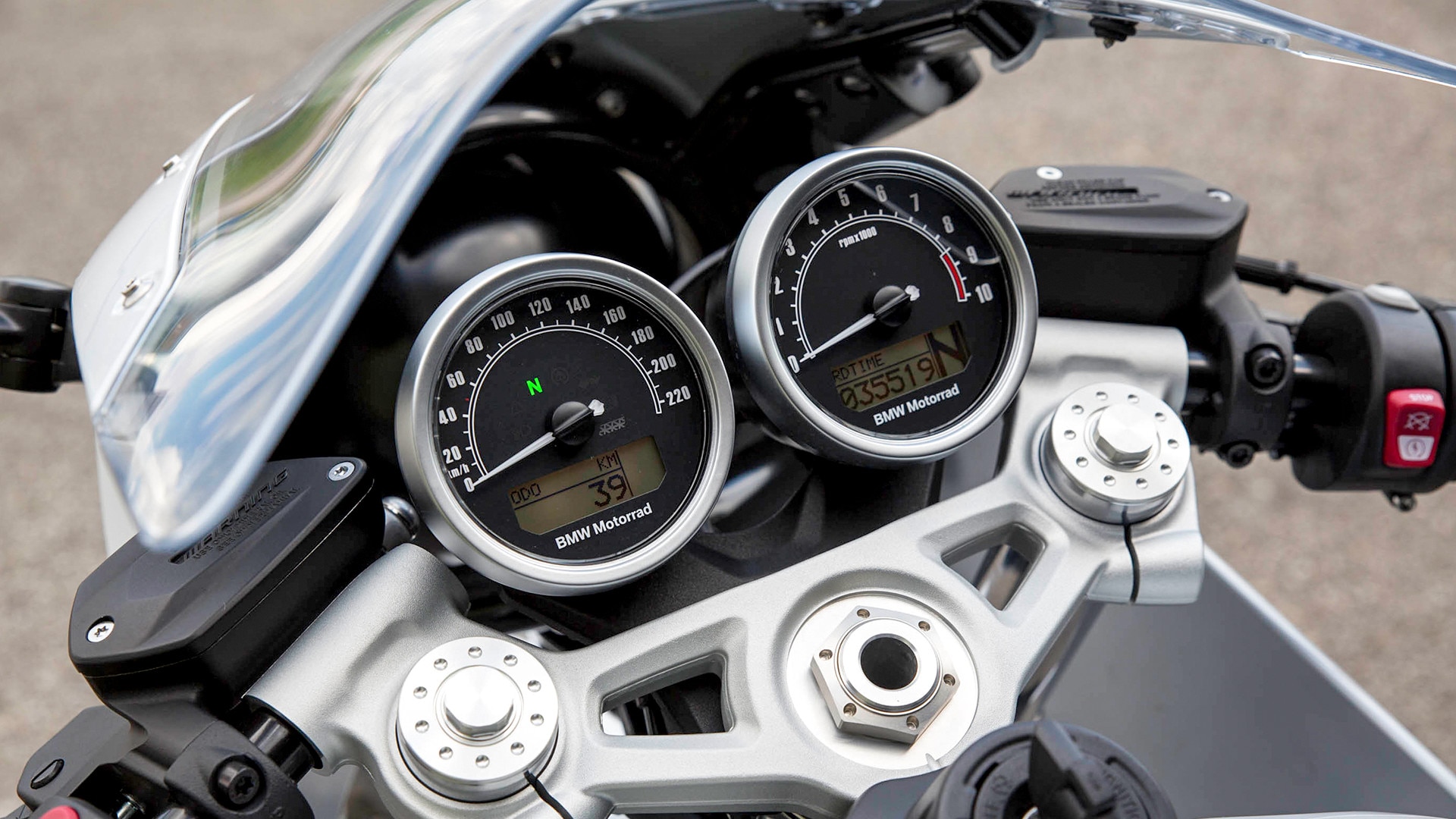 R nineT Racer Tachometer