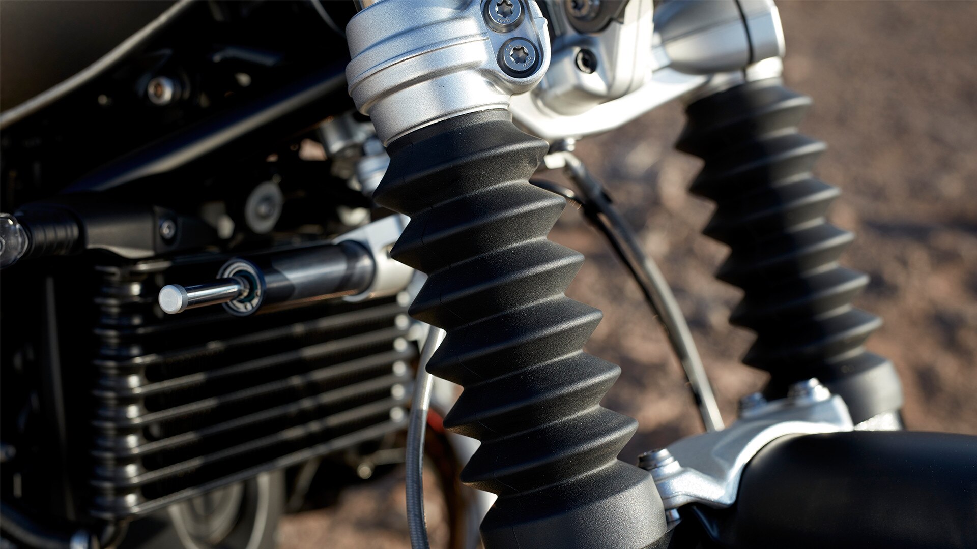 R nineT Scrambler telescopic fork with bellows