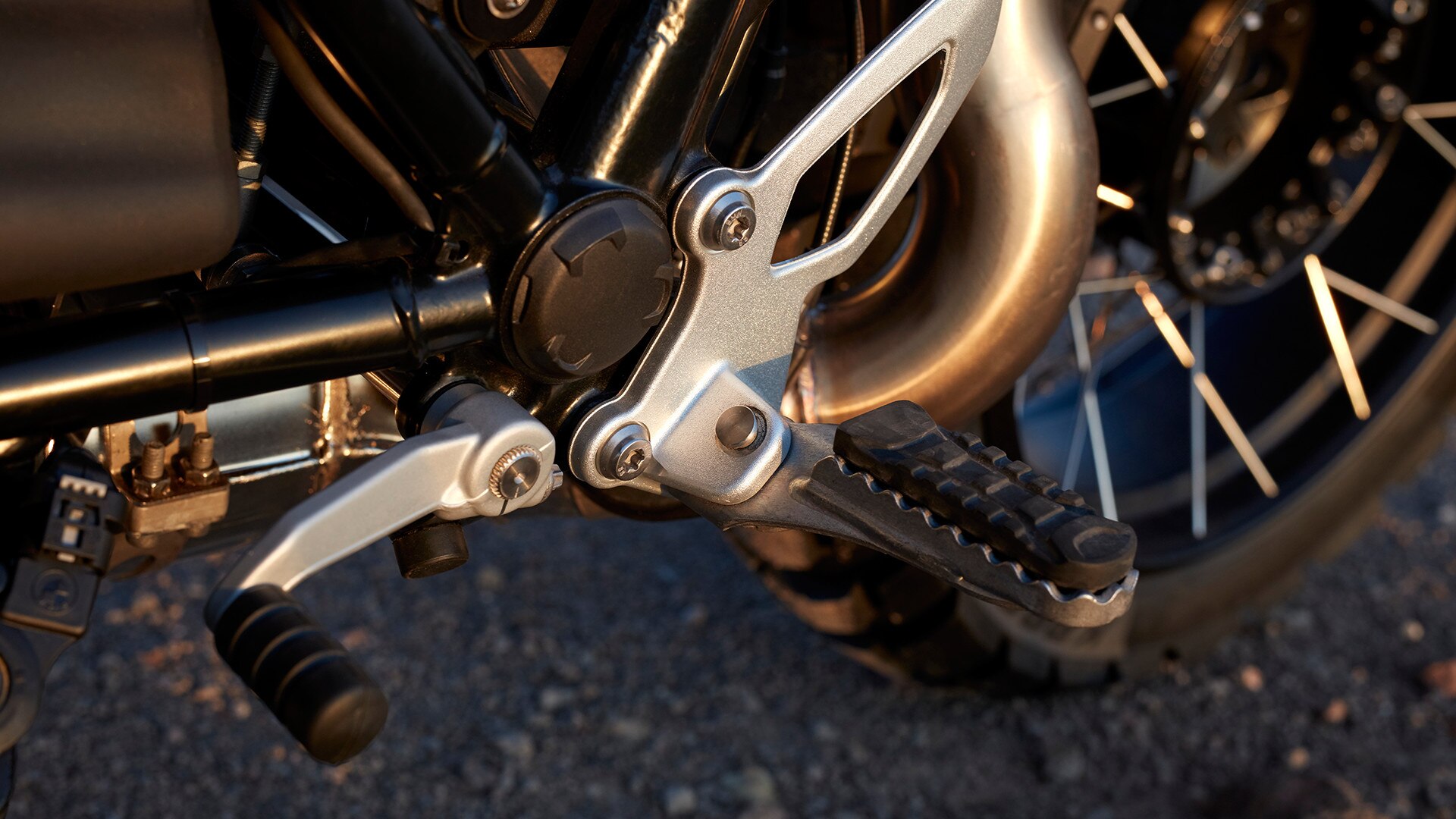 R nineT Scrambler foot rests