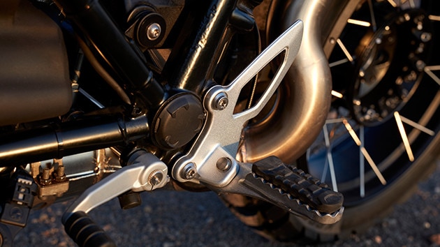 R nineT Scrambler foot rests