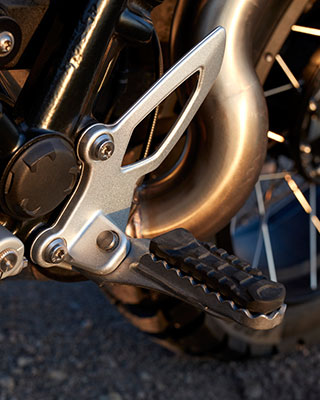 R nineT Scrambler foot rests