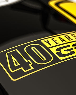 We see the 40 Years GS sticker on the tank of the R nineT Urban G/S.