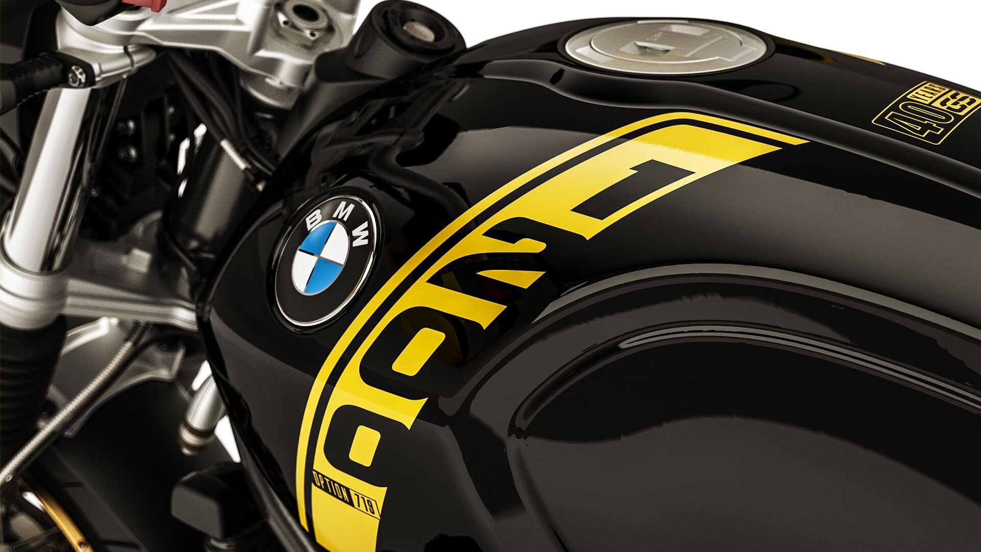 We see the 1200 cc lettering on the tank of the R nineT Urban G/S.