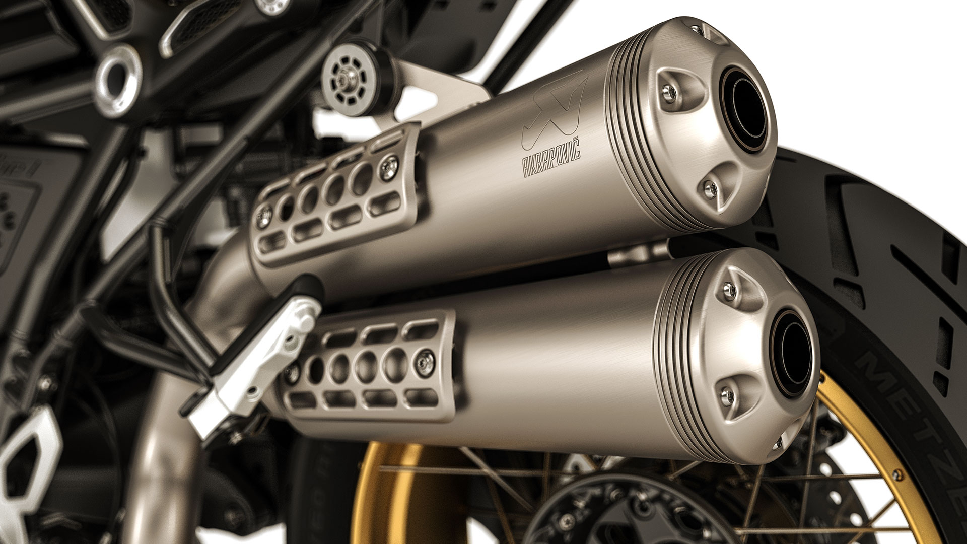 We see the raised exhaust system of the R nineT Urban G/S.