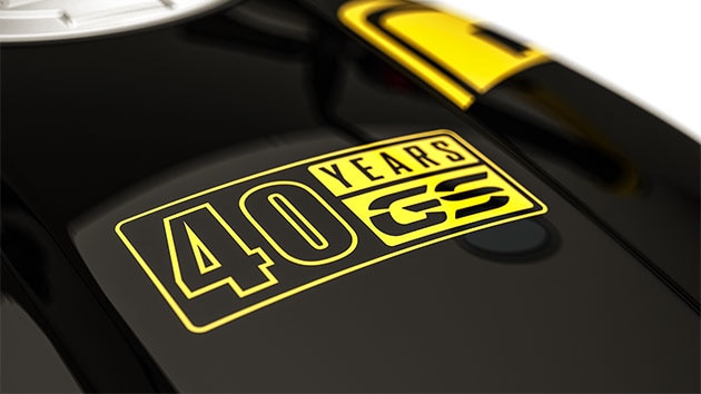 We see the 40 Years GS sticker on the tank of the R nineT Urban G/S.