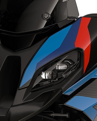 The sporty front of the M 1000 XR from BMW Motorrad