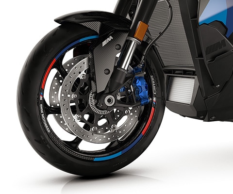 The optional M Carbon wheels of the M 1000 XR from BMW Motorrad