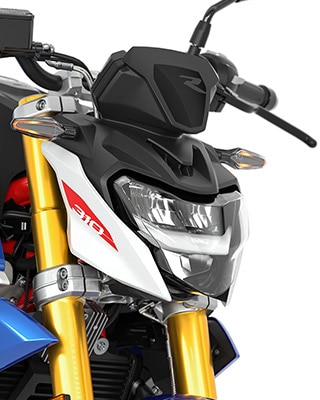 We see the standard LED headlights and indicators of the G 310 R.