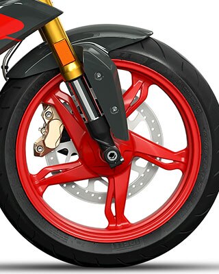 We see the aluminium cast wheel of the G 310 R.