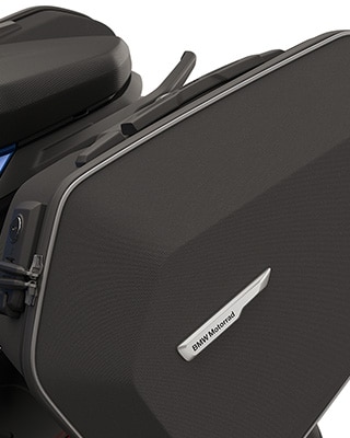 The soft case of the F 900 XR from BMW Motorrad