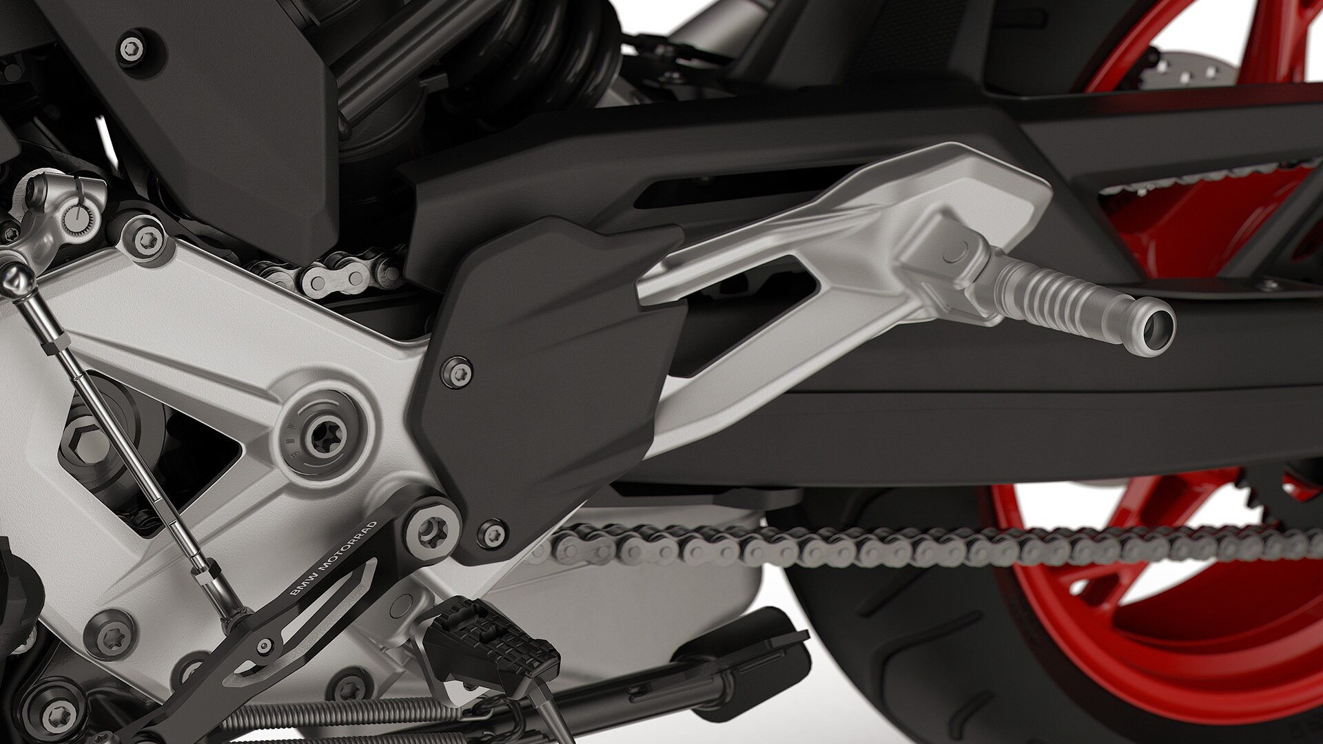 Milled footrests and foot lever of the F 900 XR from BMW Motorrad